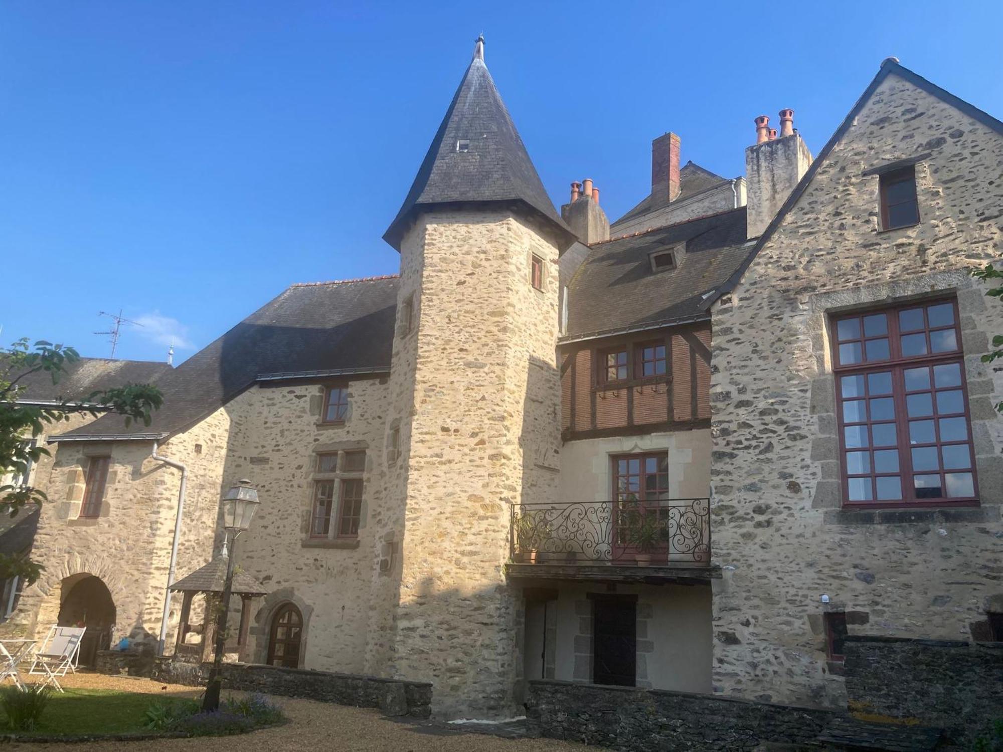 Le Logis Du Vassal Bed and Breakfast Laval  Eksteriør billede